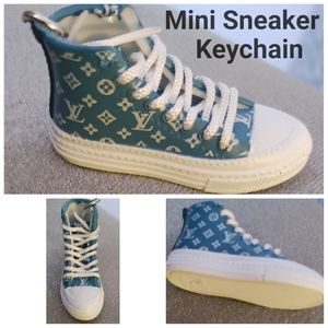 1 Miniature sneaker for keys, handbag etc.